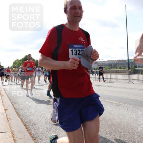 29.06.2025 - hella hamburg halbmarathon Lena Gebhardt http://msf.ph/oto/8449352 29.06.2025 09:53:49 Lombardsbrücke 10, 8023, 13223, 1322, 18718, 1098, 1413, 1466, 1750, 1902, 2270, 2365, 2402, 2516, 2623, 2823, 2890, 2937, 3004, 3146, 3186, 3414, 4140, 4235, 4237, 4247, 4310, 4949, 5115, 5362, 5460, 5528, 5532, 5650, 5692, 6071, 6198, 6282, 6309, 6375, 6388, 6460, 6575, 6903, 7167, 7322, 7385, 7448, 7480, 7734, 8023, 8269, 8928, 9030, 9043, 9105, 9126, 9482, 9619, 9626, 9633, 9723, 9965, 10792, 11077, 11936, 12084, 13009 meine-sportfotos.de