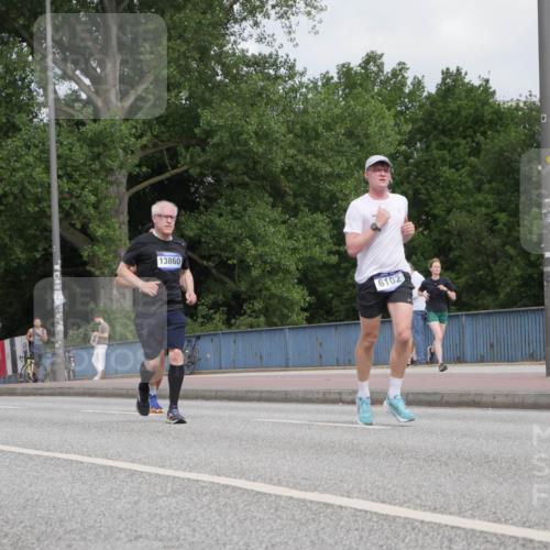 29.06.2025 - hella hamburg halbmarathon Luisa Fischer http://msf.ph/oto/8449396 29.06.2025 10:31:30 Kennedybrücke 1525, 13860, 6102, 4834, 6102, 6345, 7497, 10412, 10413 meine-sportfotos.de