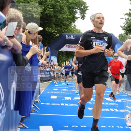 29.06.2025 - hella hamburg halbmarathon Strokosch-Dieckow http://msf.ph/oto/8449398 29.06.2025 10:48:31 Ziel 1163, 1176, 2213, 3747, 4553, 5362, 5421, 6081, 9262, 9538, 10000, 10859, 10860, 11451, 11579, 12149, 12549, 12690, 12840, 13962, 14033, 14990, 15573, 15808, 15917, 17395, 17855, 18251, 18790, 18815, 18923 meine-sportfotos.de