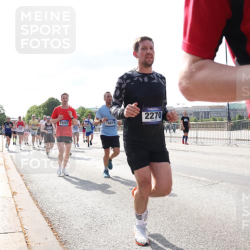 29.06.2025 - hella hamburg halbmarathon Lena Gebhardt http://msf.ph/oto/8449405 29.06.2025 09:53:49 Lombardsbrücke 1, 10, 023, 13223, 18873, 2270, 13, 1098, 1413, 1466, 1750, 1902, 2270, 2365, 2402, 2516, 2623, 2823, 2890, 2937, 3004, 3146, 3186, 3414, 4140, 4235, 4237, 4247, 4310, 4949, 5115, 5362, 5460, 5528, 5532, 5650, 5692, 6071, 6198, 6282, 6309, 6375, 6388, 6460, 6575, 6903, 7167, 7322, 7385, 7448, 7480, 7734, 8023, 8269, 8928, 9030, 9043, 9105, 9126, 9482, 9619, 9626, 9633, 9723, 9965, 10792, 11077, 11936, 12084, 13009 meine-sportfotos.de