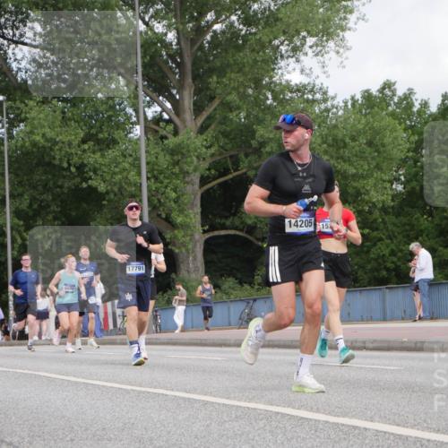 29.06.2025 - hella hamburg halbmarathon Luisa Fischer http://msf.ph/oto/8449427 29.06.2025 10:31:34 Kennedybrücke 5604, 17791, 14205, 15, 4834, 5604, 6102, 6259, 6345, 9642, 9716 meine-sportfotos.de