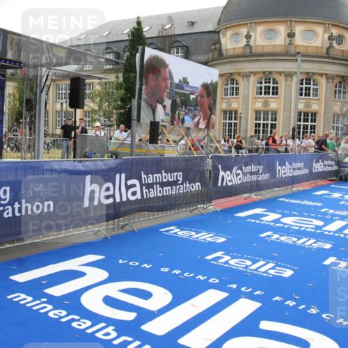 29.06.2025 - hella hamburg halbmarathon Michael Strokosch http://msf.ph/oto/8449430 29.06.2025 10:29:17 Ziel 8473, 12287, 12337, 14395, 19194 meine-sportfotos.de