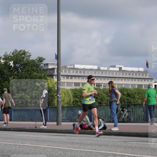 29.06.2025 - hella hamburg halbmarathon Luisa Fischer http://msf.ph/oto/8449472 29.06.2025 09:49:12 Kennedybrücke 16881, 1053, 1577, 5152, 5193, 7466, 8323, 10477 meine-sportfotos.de