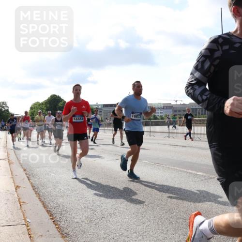 29.06.2025 - hella hamburg halbmarathon Lena Gebhardt http://msf.ph/oto/8449482 29.06.2025 09:53:50 Lombardsbrücke 8023, 13223, 18873, 227, 1098, 1413, 1476, 1750, 1902, 2270, 2365, 2402, 2516, 2623, 2823, 2890, 2937, 3004, 3146, 3186, 3414, 4140, 4235, 4237, 4247, 4310, 4949, 5115, 5362, 5460, 5528, 5532, 5650, 5692, 6071, 6198, 6282, 6309, 6375, 6388, 6575, 6903, 7167, 7385, 7448, 7480, 7734, 8023, 8269, 8928, 9030, 9043, 9105, 9126, 9482, 9619, 9626, 9633, 9723, 9965, 10792, 11077, 11936, 12084, 13009 meine-sportfotos.de