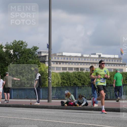 29.06.2025 - hella hamburg halbmarathon Luisa Fischer http://msf.ph/oto/8449493 29.06.2025 09:49:12 Kennedybrücke 16881, 1053, 1577, 5152, 5193, 7466, 8323, 10477 meine-sportfotos.de