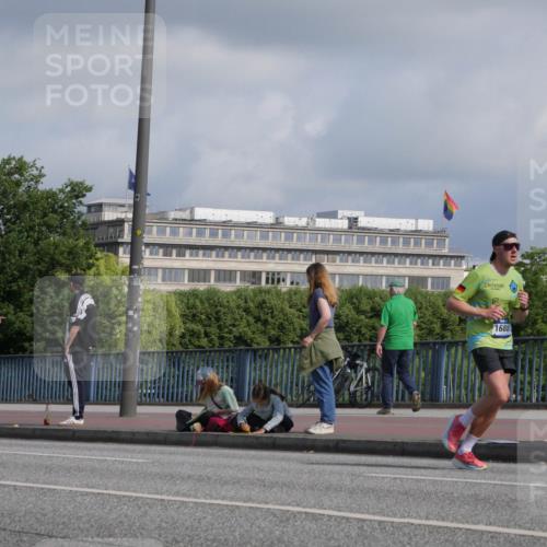 29.06.2025 - hella hamburg halbmarathon Luisa Fischer http://msf.ph/oto/8449504 29.06.2025 09:49:13 Kennedybrücke 1688, 1053, 1577, 5193, 7466, 8323, 10477 meine-sportfotos.de