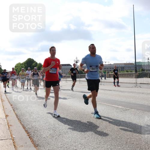 29.06.2025 - hella hamburg halbmarathon Lena Gebhardt http://msf.ph/oto/8449505 29.06.2025 09:53:50 Lombardsbrücke 13223, 1561, 8023, 18873, 88888, 1098, 1413, 1476, 1750, 1902, 2270, 2365, 2402, 2516, 2623, 2823, 2890, 2937, 3004, 3146, 3186, 3414, 4140, 4235, 4237, 4247, 4310, 4949, 5115, 5362, 5460, 5528, 5532, 5650, 5692, 6071, 6198, 6282, 6309, 6375, 6388, 6575, 6903, 7167, 7385, 7448, 7480, 7734, 8023, 8269, 8928, 9030, 9043, 9105, 9126, 9482, 9619, 9626, 9633, 9723, 9965, 10792, 11077, 11936, 12084, 13009 meine-sportfotos.de
