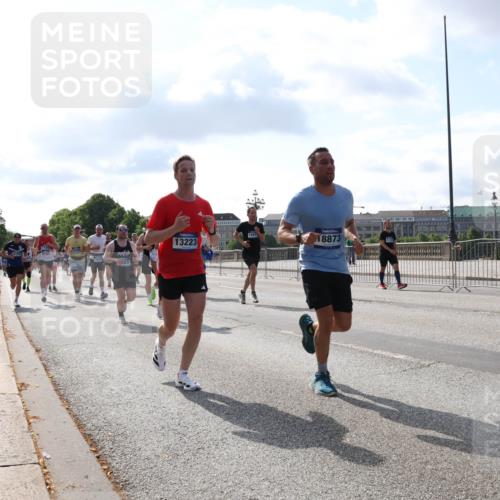 29.06.2025 - hella hamburg halbmarathon Lena Gebhardt http://msf.ph/oto/8449524 29.06.2025 09:53:50 Lombardsbrücke 13223, 15611, 18873, 23, 1098, 1413, 1476, 1750, 1902, 2270, 2365, 2402, 2516, 2623, 2823, 2890, 2937, 3004, 3146, 3186, 3414, 4140, 4235, 4237, 4247, 4310, 4949, 5115, 5362, 5460, 5528, 5532, 5650, 5692, 6071, 6198, 6282, 6309, 6375, 6388, 6575, 6903, 7167, 7385, 7448, 7480, 7734, 8023, 8269, 8928, 9030, 9043, 9105, 9126, 9482, 9619, 9626, 9633, 9723, 9965, 10792, 11077, 11936, 12084, 13009 meine-sportfotos.de