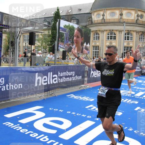 29.06.2025 - hella hamburg halbmarathon Michael Strokosch http://msf.ph/oto/8449525 29.06.2025 10:29:23 Ziel 2075, 8975, 9571, 12287, 12337, 13838, 14164, 14395, 19203 meine-sportfotos.de