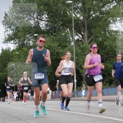 29.06.2025 - hella hamburg halbmarathon Luisa Fischer http://msf.ph/oto/8449543 29.06.2025 10:31:39 Kennedybrücke 12842, 9653, 6345, 13568, 18291, 4834, 5604, 6259, 6345, 9642, 9653, 9654, 9716 meine-sportfotos.de