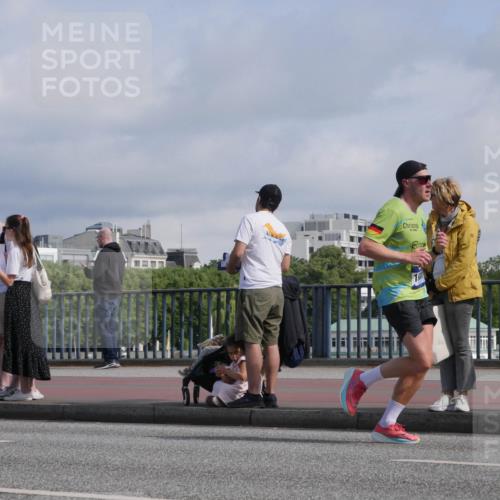 29.06.2025 - hella hamburg halbmarathon Luisa Fischer http://msf.ph/oto/8449544 29.06.2025 09:49:14 Kennedybrücke 1053, 1396, 5193, 7466, 10477 meine-sportfotos.de