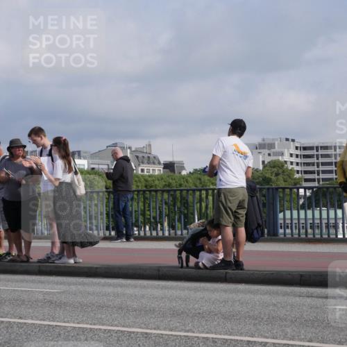 29.06.2025 - hella hamburg halbmarathon Luisa Fischer http://msf.ph/oto/8449551 29.06.2025 09:49:15 Kennedybrücke 1053, 1396, 1411, 5193, 7622, 10477 meine-sportfotos.de