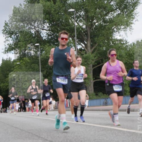 29.06.2025 - hella hamburg halbmarathon Luisa Fischer http://msf.ph/oto/8449563 29.06.2025 10:31:40 Kennedybrücke 345, 13564, 18291, 2688, 4834, 5604, 6259, 6345, 9642, 9653, 9654, 9716 meine-sportfotos.de