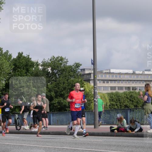 29.06.2025 - hella hamburg halbmarathon Luisa Fischer http://msf.ph/oto/8449571 29.06.2025 09:49:18 Kennedybrücke 18986, 1600, 5193, 16425, 1053, 1396, 1411, 1959, 2836, 5193, 7080, 7622, 7867 meine-sportfotos.de