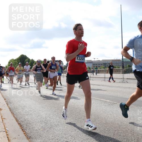 29.06.2025 - hella hamburg halbmarathon Lena Gebhardt http://msf.ph/oto/8449572 29.06.2025 09:53:51 Lombardsbrücke 10792, 7734, 802, 13223, 18873, 1098, 1119, 1413, 1424, 1476, 1902, 2270, 2365, 2402, 2516, 2623, 2823, 2890, 2937, 3004, 3146, 3186, 3414, 4140, 4235, 4237, 4247, 4310, 4949, 5115, 5362, 5460, 5528, 5532, 5650, 5692, 6071, 6198, 6282, 6309, 6375, 6388, 6575, 6903, 7167, 7385, 7448, 7480, 7734, 8023, 8269, 8928, 9030, 9043, 9105, 9126, 9482, 9619, 9626, 9633, 9723, 9965, 10792, 11077, 11848, 11936, 12084, 13009 meine-sportfotos.de