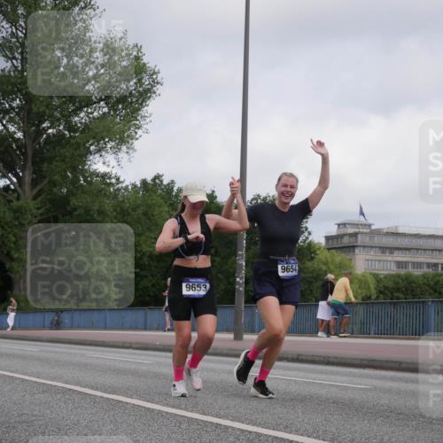 29.06.2025 - hella hamburg halbmarathon Luisa Fischer http://msf.ph/oto/8449685 29.06.2025 10:31:45 Kennedybrücke 11692, 9653, 9654, 2688, 3731, 5604, 7169, 9642, 9653, 9654, 9716 meine-sportfotos.de