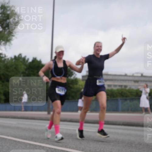 29.06.2025 - hella hamburg halbmarathon Luisa Fischer http://msf.ph/oto/8449692 29.06.2025 10:31:46 Kennedybrücke 2688, 3731, 5604, 7169, 9642, 9653, 9654, 9716 meine-sportfotos.de