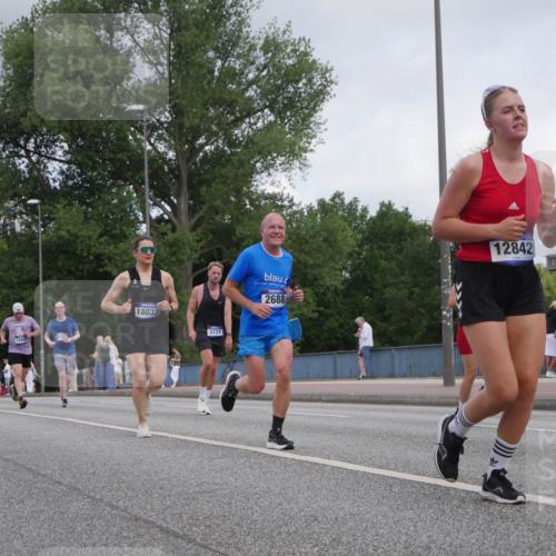 29.06.2025 - hella hamburg halbmarathon Luisa Fischer http://msf.ph/oto/8449775 29.06.2025 10:31:50 Kennedybrücke 12442, 4164, 18032, 3731, 2688, 12842, 2688, 3731, 4161, 5718, 7169, 8056 meine-sportfotos.de
