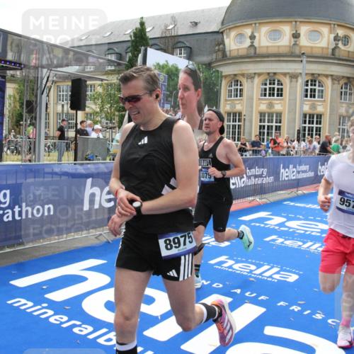 29.06.2025 - hella hamburg halbmarathon Michael Strokosch http://msf.ph/oto/8449790 29.06.2025 10:29:27 Ziel 2075, 8975, 9571, 10156, 12234, 13838, 14164, 15880, 16118, 18737, 19203 meine-sportfotos.de