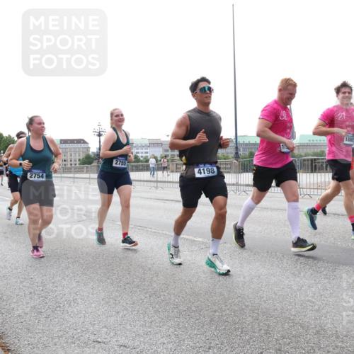 29.06.2025 - hella hamburg halbmarathon Lena Gebhardt http://msf.ph/oto/8449792 29.06.2025 10:30:45 Lombardsbrücke 2755, 4198, 2754, 32, 1886, 1059, 1472, 1647, 2097, 2268, 2505, 2569, 2754, 2755, 2901, 3131, 3281, 4198, 4575, 4819, 6344, 6556, 6620, 7071, 7120, 7351, 8757, 9576, 9830, 10880, 10989, 11981, 11984, 12349, 12350, 12384, 12460, 12461, 12687, 12688, 13418, 14095, 14216, 14421, 14803, 15299, 15466, 15757, 15789, 15938, 16504, 16791, 16864, 17742, 17966, 18362, 18795, 18860, 19052 meine-sportfotos.de