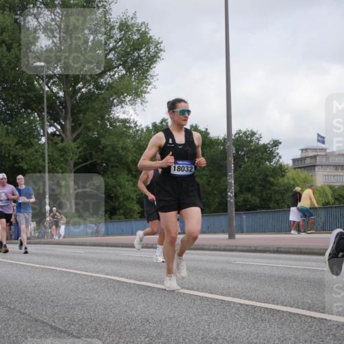 29.06.2025 - hella hamburg halbmarathon Luisa Fischer http://msf.ph/oto/8449823 29.06.2025 10:31:51 Kennedybrücke 12442, 18032, 26, 2688, 3731, 4161, 5718, 7169, 8056, 10434, 10808 meine-sportfotos.de
