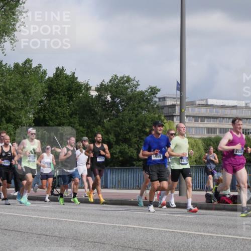 29.06.2025 - hella hamburg halbmarathon Luisa Fischer http://msf.ph/oto/8449845 29.06.2025 09:49:26 Kennedybrücke 3935, 9376, 14975, 17329, 17877, 12204, 1959, 13771, 2836, 1396, 1407, 1411, 1910, 1959, 2836, 3935, 6305, 6473, 7080, 7622, 7831, 7867, 9376, 9508 meine-sportfotos.de