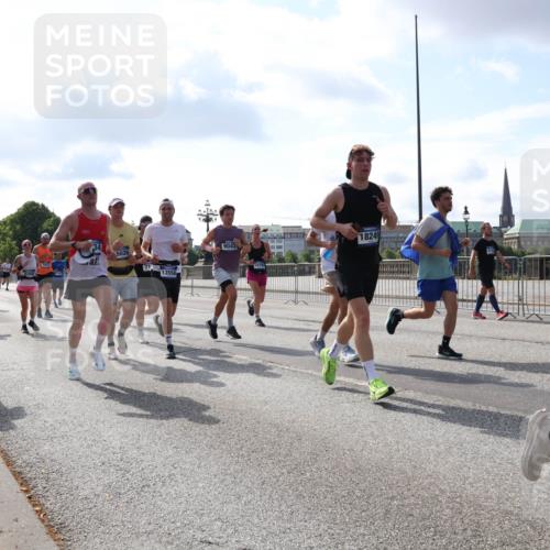 29.06.2025 - hella hamburg halbmarathon Lena Gebhardt http://msf.ph/oto/8449907 29.06.2025 09:53:52 Lombardsbrücke 34, 5026, 2823, 71, 11936, 13554, 9043, 1879, 18249, 1098, 1119, 1413, 1424, 1476, 1892, 1902, 2270, 2365, 2402, 2516, 2623, 2823, 2890, 2937, 3004, 3146, 3186, 3414, 4140, 4183, 4185, 4235, 4237, 4247, 4310, 4949, 5115, 5362, 5460, 5528, 5532, 5650, 5692, 6071, 6198, 6282, 6309, 6375, 6388, 6575, 6831, 6903, 7167, 7385, 7448, 7480, 7734, 8023, 8269, 8928, 9030, 9043, 9105, 9482, 9619, 9626, 9633, 9723, 9965, 10792, 11077, 11848, 11936, 12084, 13009 meine-sportfotos.de