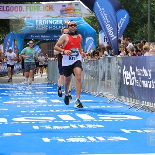 29.06.2025 - hella hamburg halbmarathon Strokosch-Dieckow http://msf.ph/oto/8449943 29.06.2025 10:38:11 Ziel 1688, 2849, 5091, 6095, 7743, 8002, 14688, 15382, 17623, 18584, 18986 meine-sportfotos.de