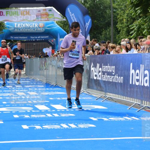 29.06.2025 - hella hamburg halbmarathon Strokosch-Dieckow http://msf.ph/oto/8449956 29.06.2025 10:38:09 Ziel 1688, 2849, 5091, 7743, 8002, 8091, 9944, 11049, 14274, 14688, 15382, 17623, 18584, 18986 meine-sportfotos.de