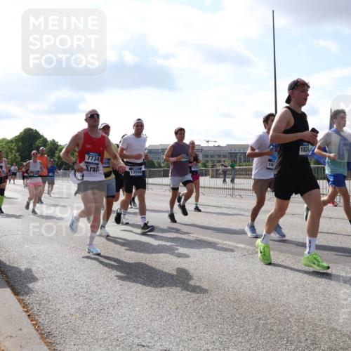 29.06.2025 - hella hamburg halbmarathon Lena Gebhardt http://msf.ph/oto/8449959 29.06.2025 09:53:53 Lombardsbrücke 309, 7734, 026, 16, 13554, 1824, 1098, 1119, 1413, 1424, 1476, 1892, 1902, 2270, 2365, 2402, 2516, 2623, 2823, 2890, 2937, 3004, 3146, 3186, 3414, 3785, 4140, 4183, 4185, 4235, 4237, 4247, 4310, 4949, 5115, 5362, 5460, 5528, 5532, 5650, 5692, 6071, 6198, 6282, 6309, 6375, 6388, 6575, 6831, 6903, 7167, 7385, 7448, 7480, 7734, 8023, 8269, 8928, 9030, 9043, 9105, 9463, 9482, 9619, 9626, 9633, 9723, 9965, 10529, 10792, 11077, 11848, 11936, 12084, 13009 meine-sportfotos.de