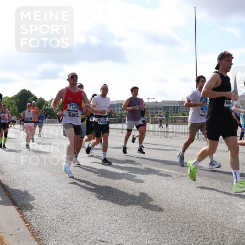 29.06.2025 - hella hamburg halbmarathon Lena Gebhardt http://msf.ph/oto/8450001 29.06.2025 09:53:53 Lombardsbrücke 09, 7734, 71, 11936, 13554, 164, 1824, 1098, 1119, 1413, 1424, 1476, 1892, 1902, 2270, 2365, 2402, 2516, 2623, 2823, 2890, 2937, 3004, 3146, 3186, 3414, 3785, 4140, 4183, 4185, 4235, 4237, 4247, 4310, 4949, 5115, 5362, 5460, 5528, 5532, 5650, 5692, 6071, 6198, 6282, 6309, 6375, 6388, 6575, 6831, 6903, 7167, 7385, 7448, 7480, 7734, 8023, 8269, 8928, 9030, 9043, 9105, 9463, 9482, 9619, 9626, 9633, 9723, 9965, 10529, 10792, 11077, 11848, 11936, 12084, 13009 meine-sportfotos.de