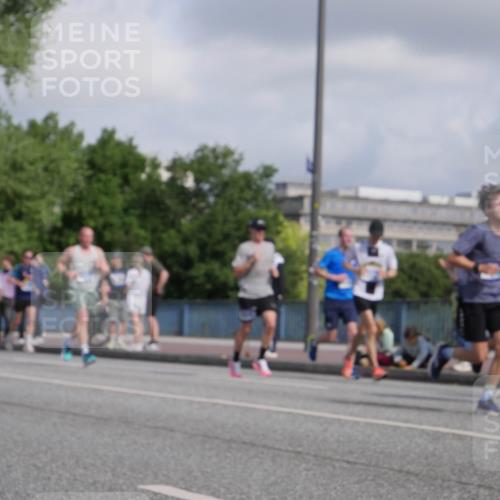 29.06.2025 - hella hamburg halbmarathon Luisa Fischer http://msf.ph/oto/8450008 29.06.2025 09:49:31 Kennedybrücke 1002, 1407, 1910, 1959, 2228, 2563, 2836, 2851, 3790, 3935, 4740, 6032, 6305, 6473, 7080, 7831, 7867, 7972, 9376, 9508, 10771 meine-sportfotos.de