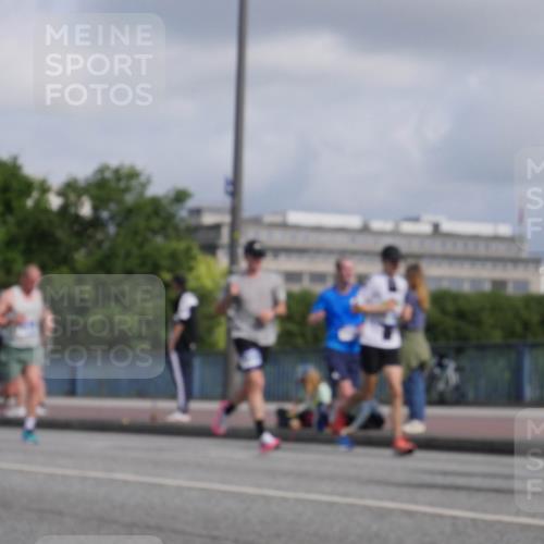 29.06.2025 - hella hamburg halbmarathon Luisa Fischer http://msf.ph/oto/8450016 29.06.2025 09:49:31 Kennedybrücke 1002, 1407, 1910, 1959, 2228, 2563, 2836, 2851, 3790, 3935, 4740, 6032, 6305, 6473, 7080, 7831, 7867, 7972, 9376, 9508, 10771 meine-sportfotos.de