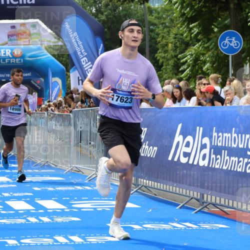29.06.2025 - hella hamburg halbmarathon Strokosch-Dieckow http://msf.ph/oto/8450071 29.06.2025 10:38:08 Ziel 2849, 5091, 7743, 8002, 8091, 9944, 11049, 14274, 14688, 15382, 17623, 18584, 18986 meine-sportfotos.de