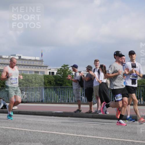 29.06.2025 - hella hamburg halbmarathon Luisa Fischer http://msf.ph/oto/8450077 29.06.2025 09:49:33 Kennedybrücke 6473, 9508, 13148, 1002, 1407, 1910, 2228, 2563, 2851, 3790, 3935, 4246, 4740, 6032, 6305, 6473, 7831, 7972, 9376, 9508, 10771 meine-sportfotos.de