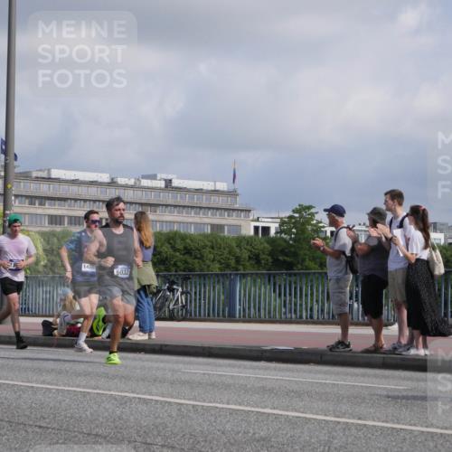 29.06.2025 - hella hamburg halbmarathon Luisa Fischer http://msf.ph/oto/8450117 29.06.2025 09:49:35 Kennedybrücke 7831, 14899, 6032, 1002, 1910, 2228, 2563, 2851, 3790, 4246, 4740, 6032, 6305, 6473, 7831, 7972, 9376, 9508, 10771 meine-sportfotos.de