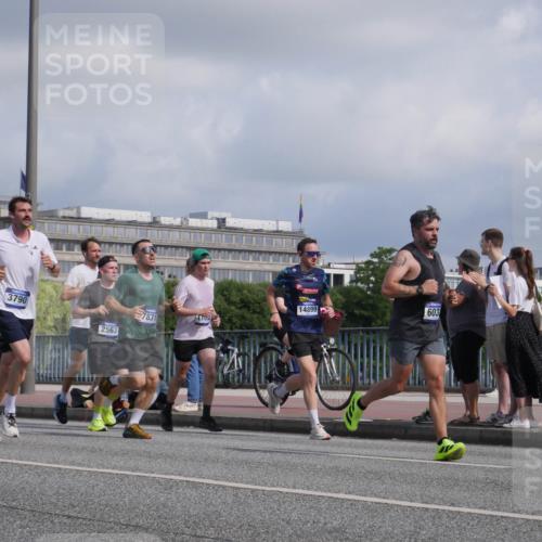 29.06.2025 - hella hamburg halbmarathon Luisa Fischer http://msf.ph/oto/8450153 29.06.2025 09:49:36 Kennedybrücke 910, 6177, 3790, 1831, 1103, 2563, 14899, 603, 1002, 1910, 2228, 2563, 2851, 3790, 4246, 4740, 6032, 6473, 6915, 7831, 7972, 9376, 10771 meine-sportfotos.de