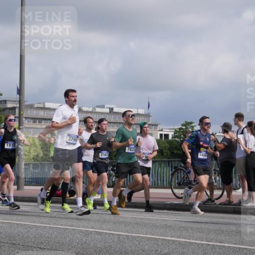 29.06.2025 - hella hamburg halbmarathon Luisa Fischer http://msf.ph/oto/8450169 29.06.2025 09:49:36 Kennedybrücke 3790, 1910, 2563, 7831, 6032, 14899, 1002, 1910, 2228, 2563, 2851, 3790, 4246, 4740, 6032, 6473, 6915, 7831, 7972, 9376, 10771 meine-sportfotos.de