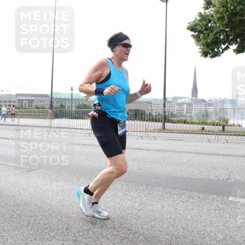 29.06.2025 - hella hamburg halbmarathon Lena Gebhardt http://msf.ph/oto/8450178 29.06.2025 10:30:47 Lombardsbrücke 2569, 1059, 1472, 1647, 2097, 2268, 2505, 2569, 2754, 2755, 2901, 3131, 3281, 4198, 4575, 4819, 6344, 6556, 6620, 7071, 7120, 7351, 8757, 9576, 9830, 10880, 10989, 11981, 11984, 12350, 12384, 12460, 12461, 12687, 12688, 14095, 14216, 14421, 14803, 15299, 15466, 15589, 15757, 15789, 15938, 16504, 16791, 16864, 17742, 17966, 18362, 18795, 18860, 19052 meine-sportfotos.de