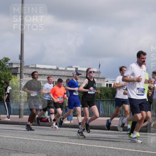 29.06.2025 - hella hamburg halbmarathon Luisa Fischer http://msf.ph/oto/8450202 29.06.2025 09:49:37 Kennedybrücke 910, 348, 1002, 2228, 16177, 3790, 1002, 1910, 2228, 2563, 2851, 3790, 4246, 4740, 6032, 6473, 6915, 7831, 7972, 10771 meine-sportfotos.de