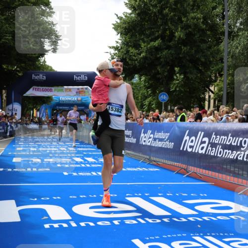 29.06.2025 - hella hamburg halbmarathon Strokosch-Dieckow http://msf.ph/oto/8450205 29.06.2025 10:38:05 Ziel 5091, 7229, 7743, 8091, 9944, 11049, 11952, 12915, 14274, 15303, 15382, 16698, 17623, 18986 meine-sportfotos.de