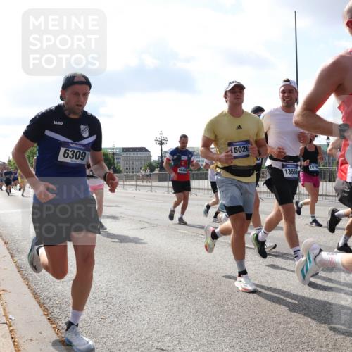 29.06.2025 - hella hamburg halbmarathon Lena Gebhardt http://msf.ph/oto/8450210 29.06.2025 09:53:54 Lombardsbrücke 6309, 5, 15026, 16466, 13554, 1879, 7734, 1098, 1119, 1413, 1424, 1476, 1892, 1902, 2270, 2365, 2402, 2516, 2623, 2823, 2890, 2937, 3004, 3146, 3186, 3414, 3785, 4140, 4183, 4185, 4235, 4237, 4247, 4310, 4949, 5115, 5362, 5460, 5528, 5532, 5650, 5692, 6071, 6198, 6282, 6309, 6375, 6388, 6575, 6831, 6903, 7167, 7385, 7448, 7480, 7734, 8023, 8269, 8928, 9030, 9043, 9105, 9463, 9482, 9619, 9626, 9633, 9723, 9965, 10529, 10792, 11077, 11848, 11936, 12084, 13009 meine-sportfotos.de