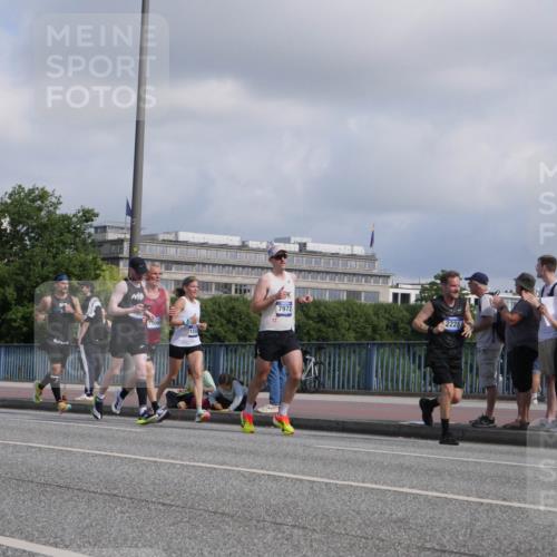 29.06.2025 - hella hamburg halbmarathon Luisa Fischer http://msf.ph/oto/8450294 29.06.2025 09:49:40 Kennedybrücke 15500, 7972, 2228, 1002, 2228, 2563, 2851, 3790, 4246, 4740, 6032, 6915, 7972, 8366, 10771 meine-sportfotos.de