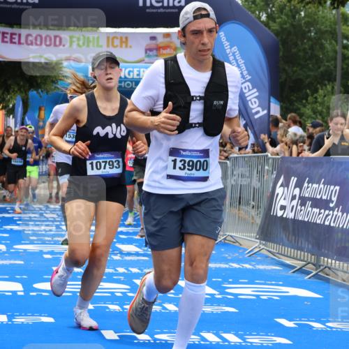 29.06.2025 - hella hamburg halbmarathon Strokosch-Dieckow http://msf.ph/oto/8450297 29.06.2025 10:37:57 Ziel 3480, 3530, 7229, 8091, 9643, 9944, 10793, 11049, 11952, 12915, 13900, 14274, 15303, 16698, 18103, 18529 meine-sportfotos.de