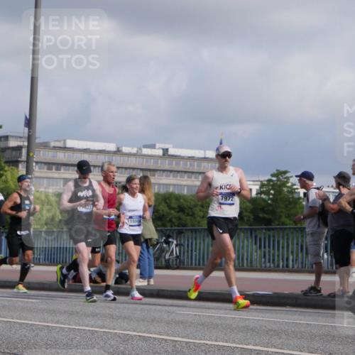 29.06.2025 - hella hamburg halbmarathon Luisa Fischer http://msf.ph/oto/8450310 29.06.2025 09:49:40 Kennedybrücke 7, 033, 1550, 7972, 2228, 1002, 2228, 2563, 2851, 3790, 4246, 4740, 6032, 6915, 7972, 8366, 10771 meine-sportfotos.de