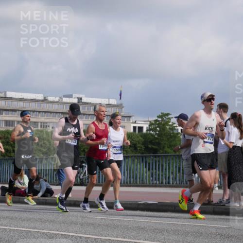 29.06.2025 - hella hamburg halbmarathon Luisa Fischer http://msf.ph/oto/8450328 29.06.2025 09:49:41 Kennedybrücke 4298, 7833, 1905, 15500, 7972, 1002, 2228, 2563, 4246, 4740, 6915, 7972, 8366, 10771 meine-sportfotos.de