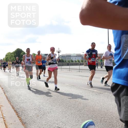 29.06.2025 - hella hamburg halbmarathon Lena Gebhardt http://msf.ph/oto/8450351 29.06.2025 09:53:55 Lombardsbrücke 11936, 2823, 8269, 1730, 16466, 1613, 5, 1098, 1119, 1413, 1424, 1476, 1892, 1902, 2270, 2365, 2402, 2516, 2623, 2823, 2890, 2937, 3004, 3146, 3186, 3414, 3785, 4140, 4183, 4185, 4235, 4237, 4247, 4270, 4310, 4949, 5115, 5362, 5460, 5528, 5532, 5650, 5692, 6071, 6198, 6282, 6309, 6375, 6388, 6575, 6831, 6903, 7167, 7385, 7448, 7480, 7734, 8023, 8269, 8743, 8928, 9030, 9043, 9105, 9463, 9482, 9619, 9626, 9633, 9723, 9965, 10529, 10792, 11077, 11848, 11936, 12084, 13009 meine-sportfotos.de