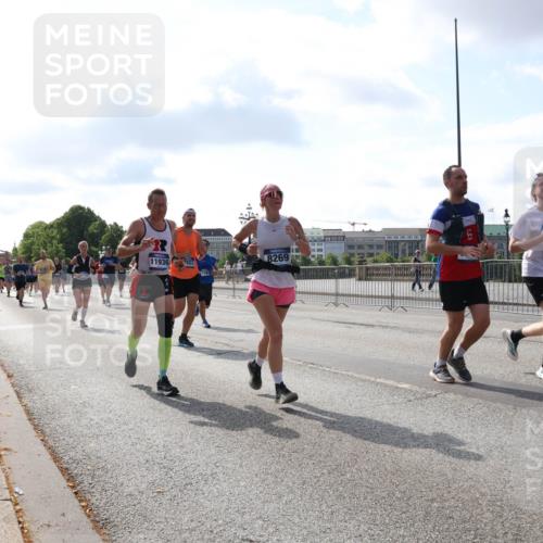 29.06.2025 - hella hamburg halbmarathon Lena Gebhardt http://msf.ph/oto/8450403 29.06.2025 09:53:55 Lombardsbrücke 11936, 2823, 8269, 1613, 1098, 1119, 1413, 1424, 1476, 1892, 1902, 2270, 2365, 2402, 2516, 2623, 2823, 2890, 2937, 3004, 3146, 3186, 3414, 3785, 4140, 4183, 4185, 4235, 4237, 4247, 4270, 4310, 4949, 5115, 5362, 5460, 5528, 5532, 5650, 5692, 6071, 6198, 6282, 6309, 6375, 6388, 6575, 6831, 6903, 7167, 7385, 7448, 7480, 7734, 8023, 8269, 8743, 8928, 9030, 9043, 9105, 9463, 9482, 9619, 9626, 9633, 9723, 9965, 10529, 10792, 11077, 11848, 11936, 12084, 13009 meine-sportfotos.de