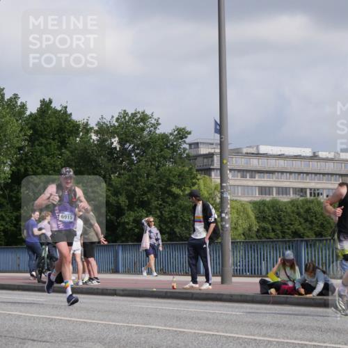29.06.2025 - hella hamburg halbmarathon Luisa Fischer http://msf.ph/oto/8450445 29.06.2025 09:49:43 Kennedybrücke 8366, 6915, 2121, 2228, 2774, 4246, 6915, 7972, 8366, 10771 meine-sportfotos.de