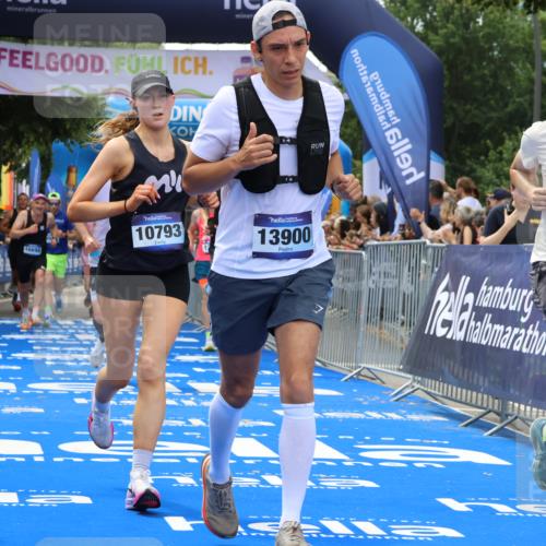 29.06.2025 - hella hamburg halbmarathon Strokosch-Dieckow http://msf.ph/oto/8450446 29.06.2025 10:37:57 Ziel 3480, 3530, 7229, 8091, 9643, 9944, 10793, 11049, 11952, 12915, 13900, 14274, 15303, 16698, 18103, 18529 meine-sportfotos.de